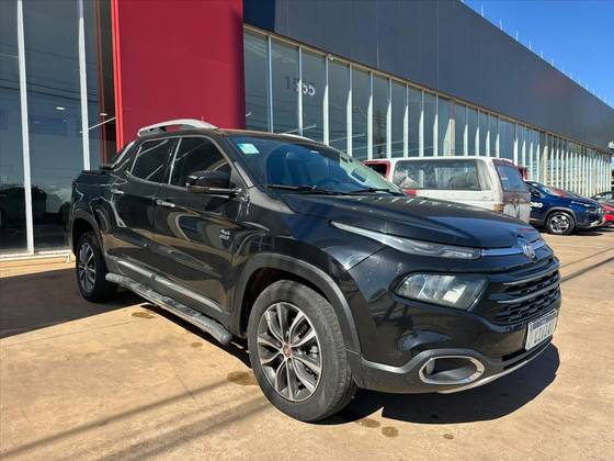 FIAT TORO 2.0 16V TURBO DIESEL VOLCANO 4WD AT9 FIAT TORO 2.0 16V TURBO DIESEL VOLCANO 4WD AT9
